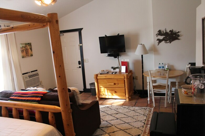 Hotel Adobe Rose Boutique Inn