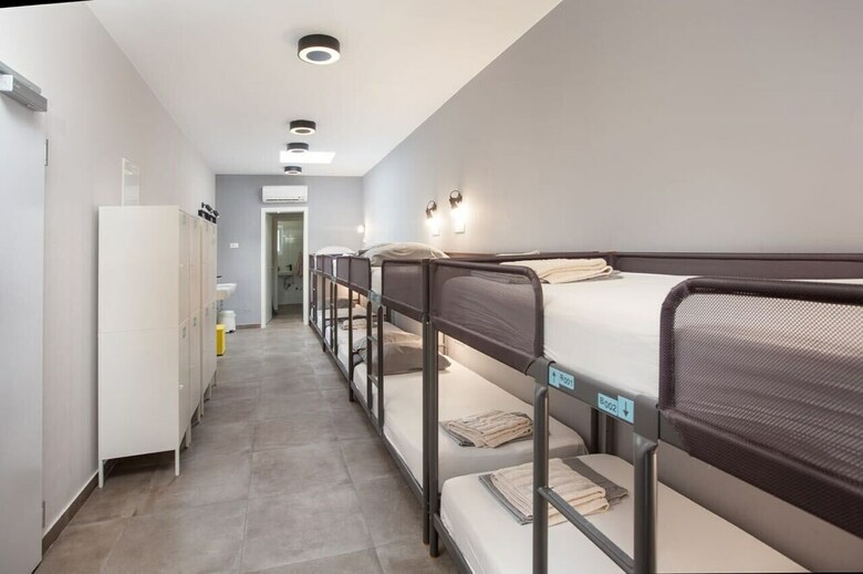 Hostal Subtub Hostel Makarska