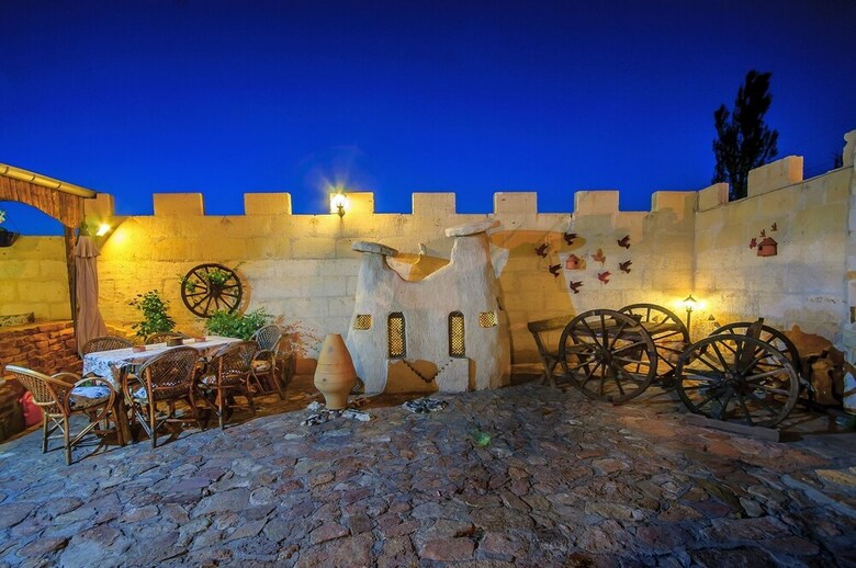 Hotel Adanos Konuk Evi