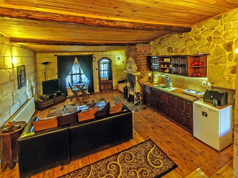 Hotel Adanos Konuk Evi