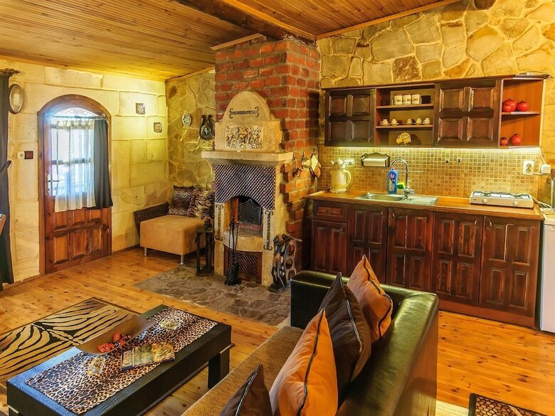 Hotel Adanos Konuk Evi