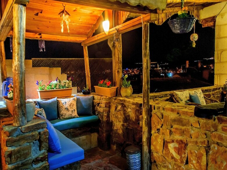 Hotel Adanos Konuk Evi