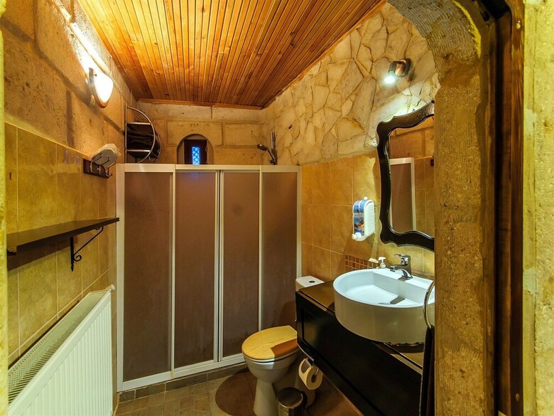 Hotel Adanos Konuk Evi