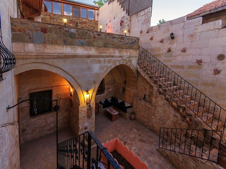 Hotel Adanos Konuk Evi