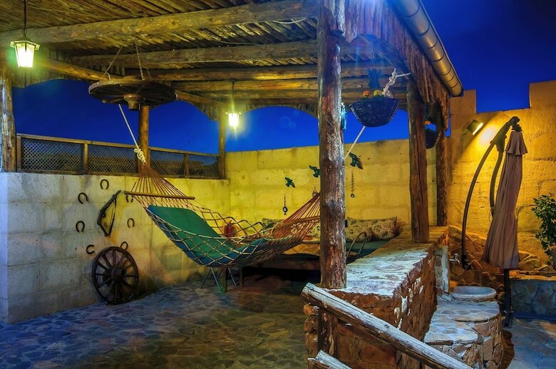 Hotel Adanos Konuk Evi