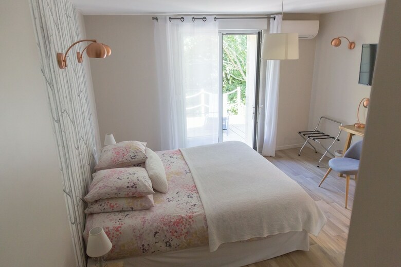 Hotel Le Mas Des Alexandrins