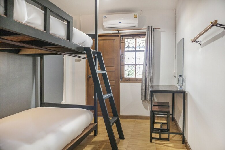 Hostal Oyo 736 Green Poshtel