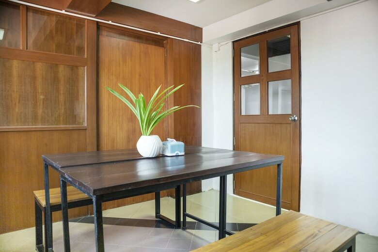 Hostal Oyo 736 Green Poshtel