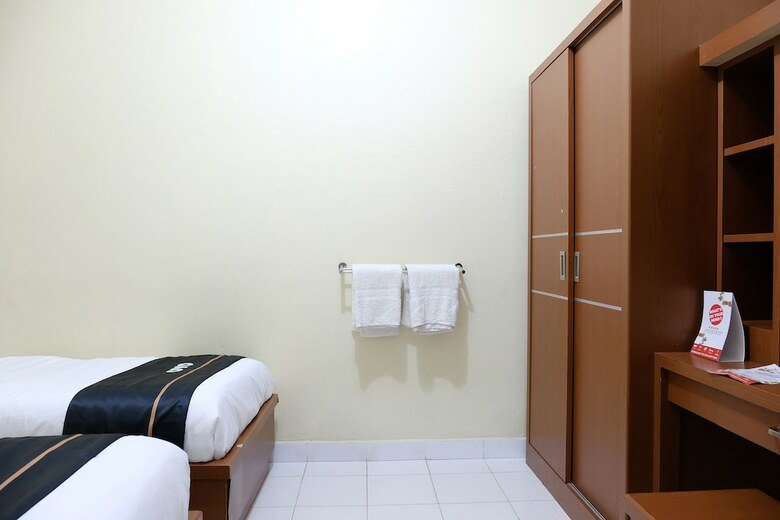 Oyo 2349 Hotel Mustika 2