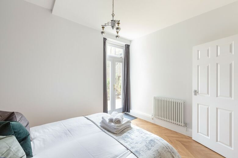Apartamentos Beautiful 2 Bedroom Garden Flat