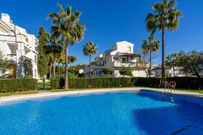 Lovely Apartment With View And Pool Ref 127