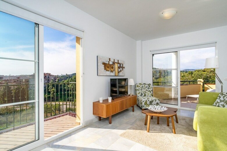 Bright Apartment With Sea View And Terrace Ref 53