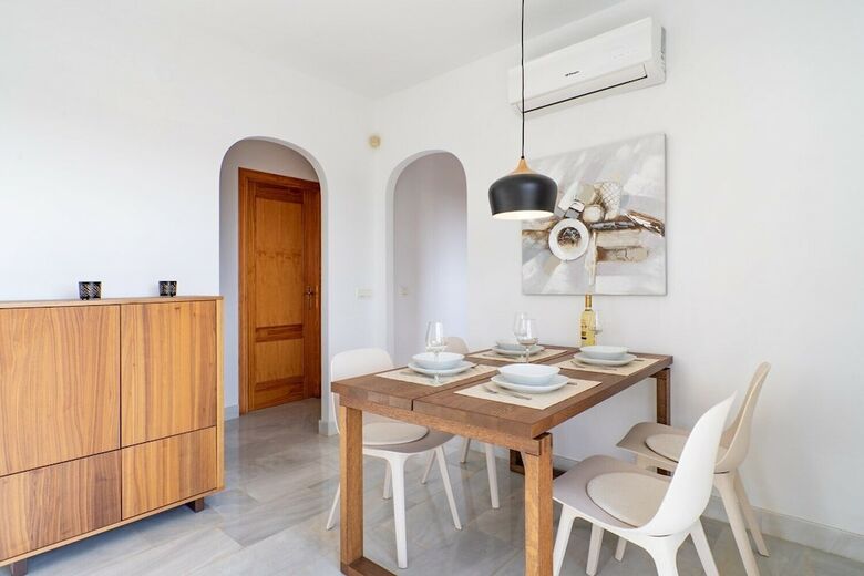 Bright Apartment With Sea View And Terrace Ref 53