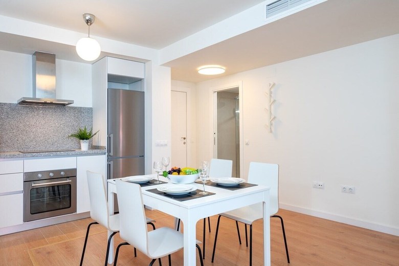 Central And Beachfront Apartment With Balcony Ref 131