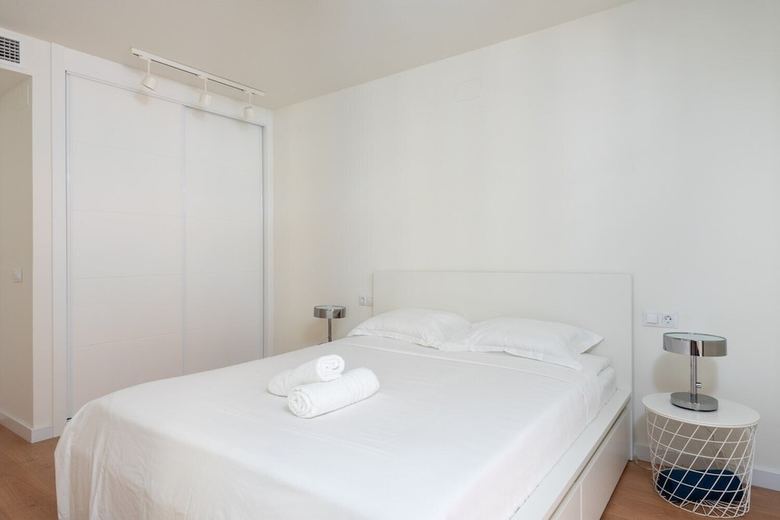Central And Beachfront Apartment With Balcony Ref 131
