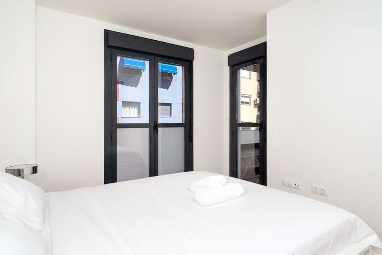 Central And Beachfront Apartment With Balcony Ref 131