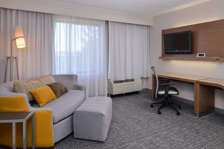 Hotel Courtyard By Marriott Milwaukee Brown Deer