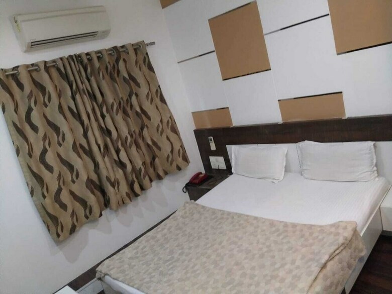 Hotel Decent