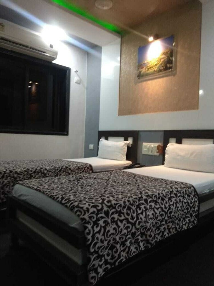 Hotel Decent