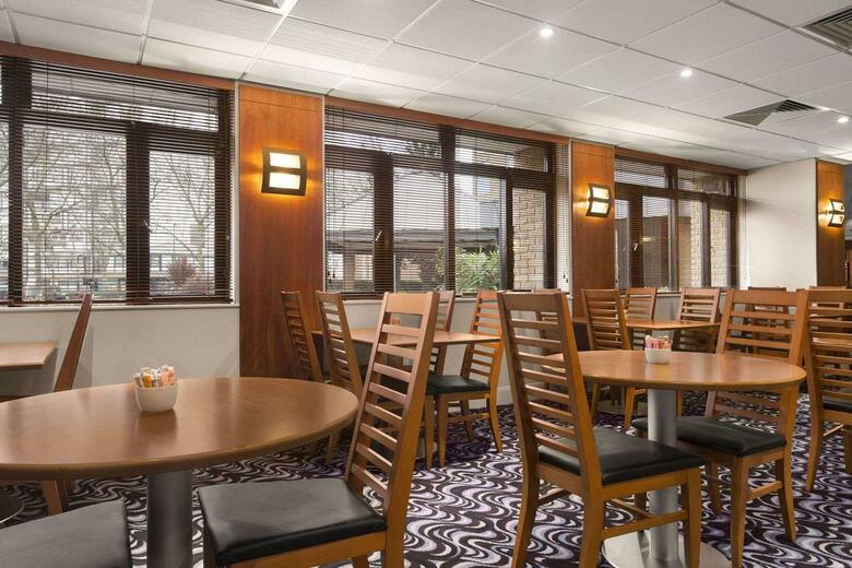 Waterloo Hub Hotel & Suites