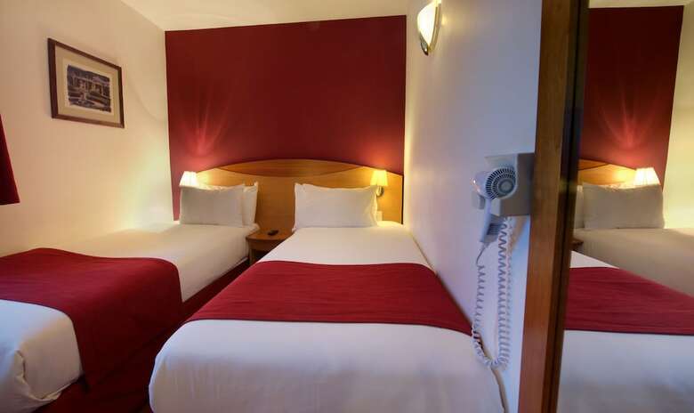 Waterloo Hub Hotel & Suites