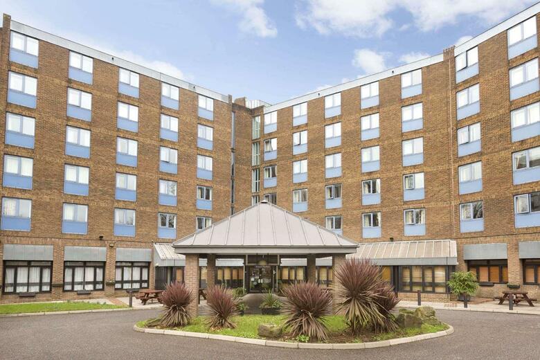 Waterloo Hub Hotel & Suites