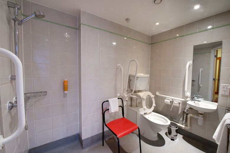 Waterloo Hub Hotel & Suites