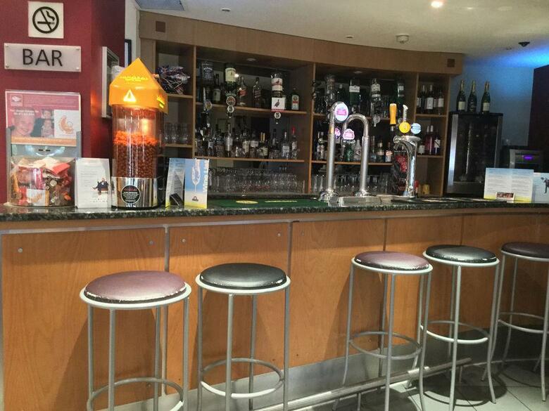 Waterloo Hub Hotel & Suites