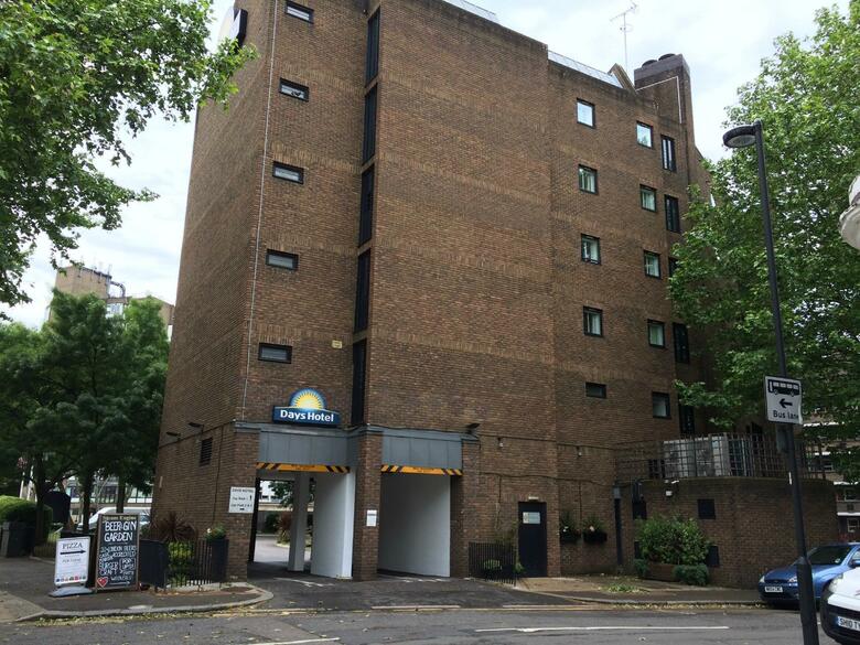 Waterloo Hub Hotel & Suites