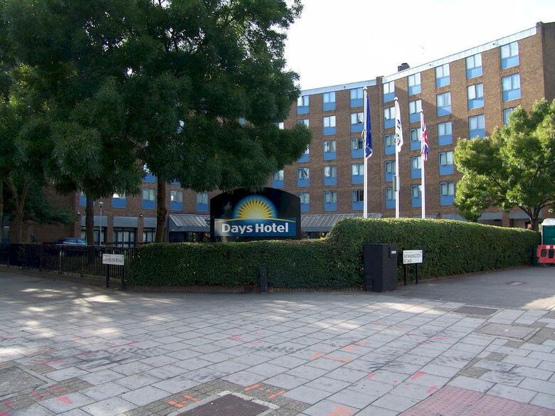 Waterloo Hub Hotel & Suites