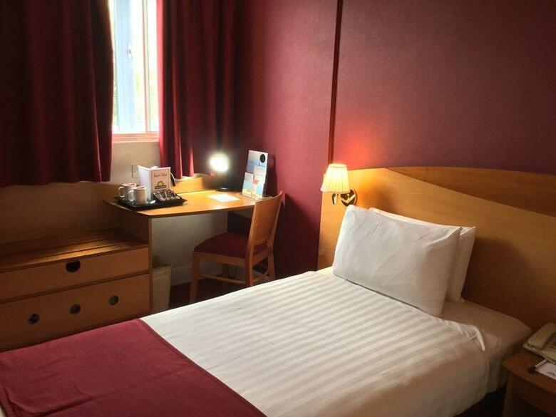 Waterloo Hub Hotel & Suites