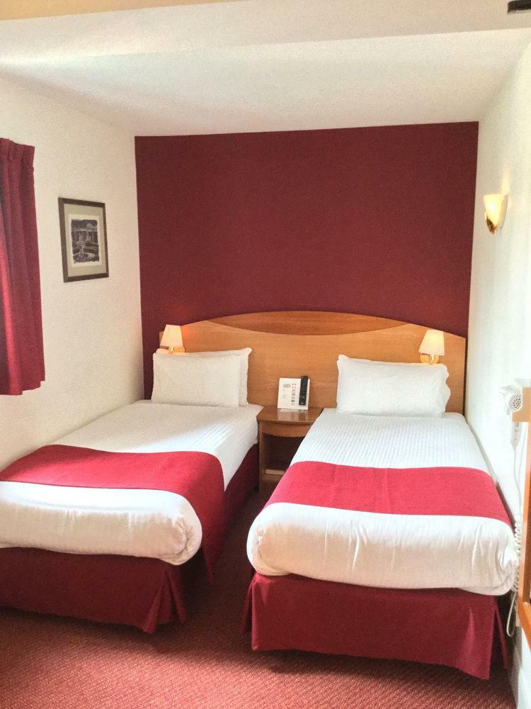 Waterloo Hub Hotel & Suites