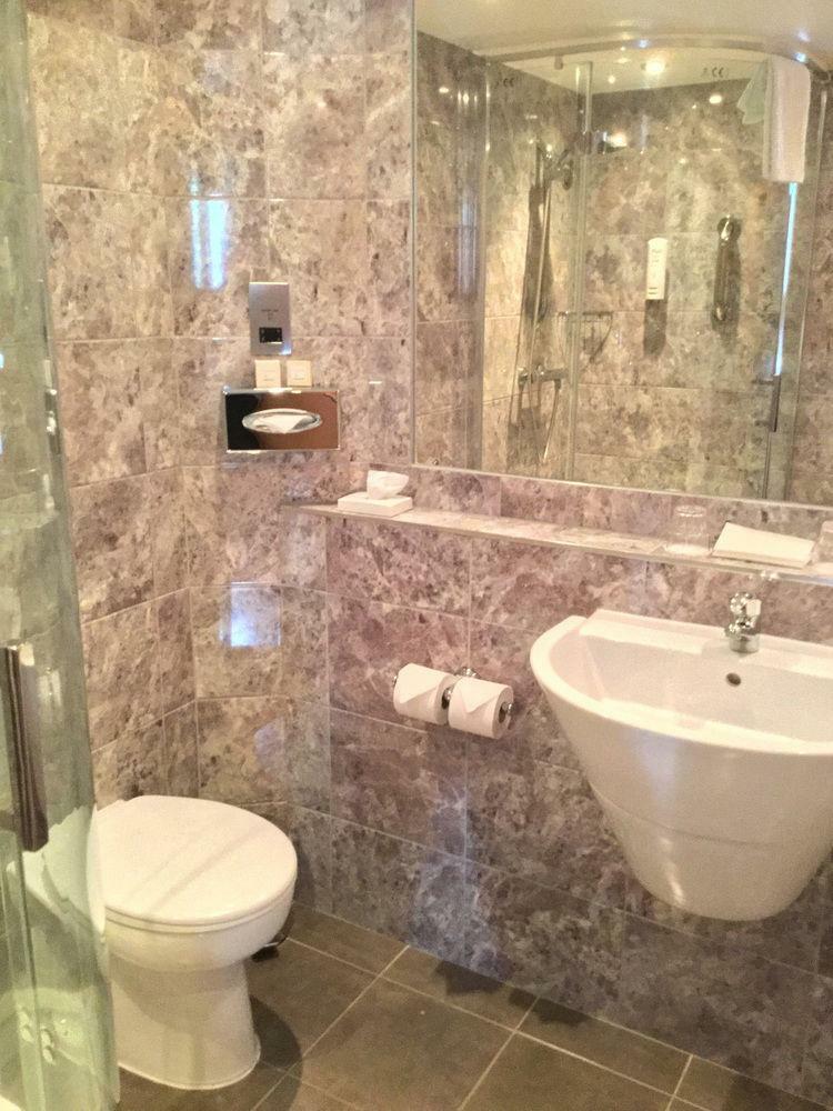 Waterloo Hub Hotel & Suites