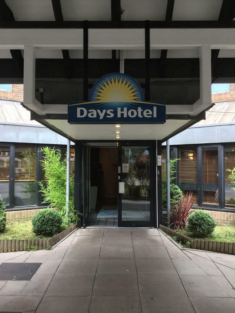 Waterloo Hub Hotel & Suites