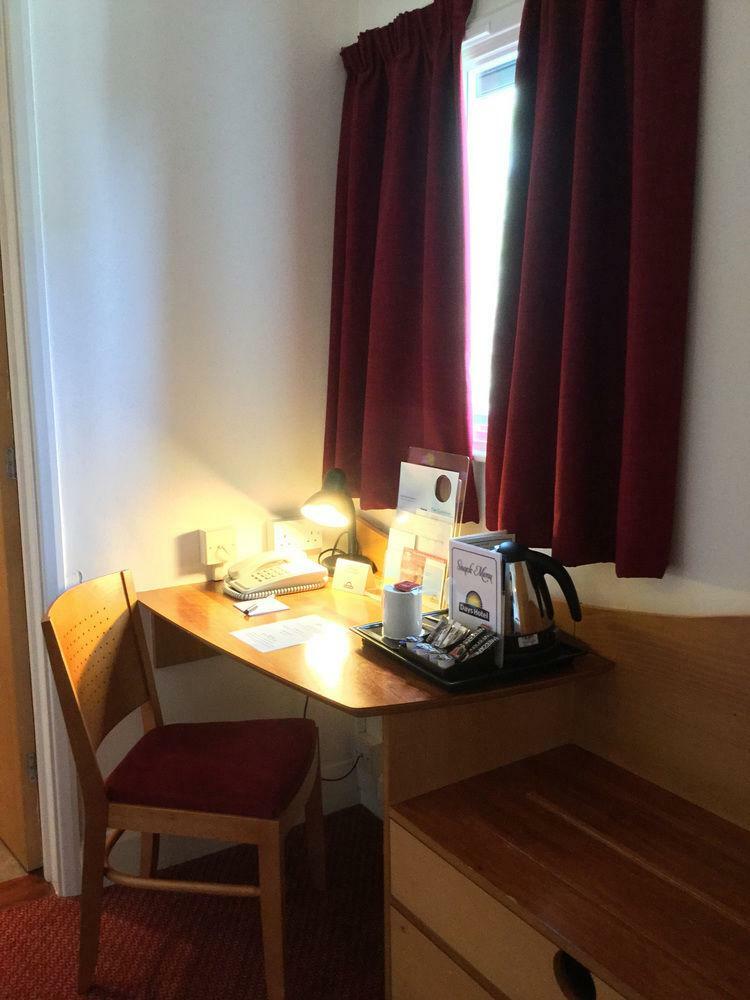 Waterloo Hub Hotel & Suites