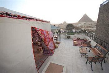 Albergue Pyramids View Inn
