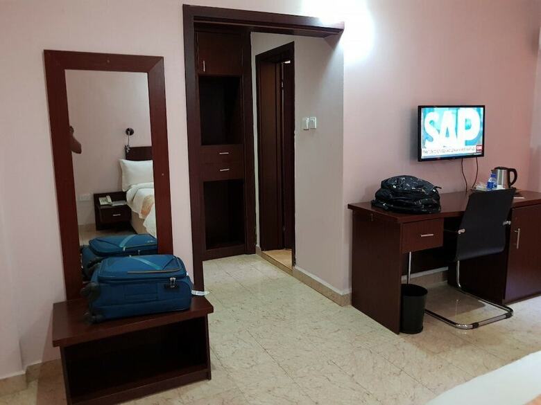 Hotel Silk Suites