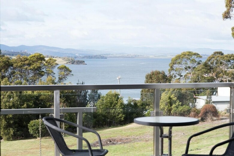 Paradise Point - Tamar Valley Residence With Pool