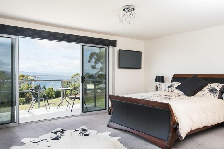 Paradise Point - Tamar Valley Residence With Pool