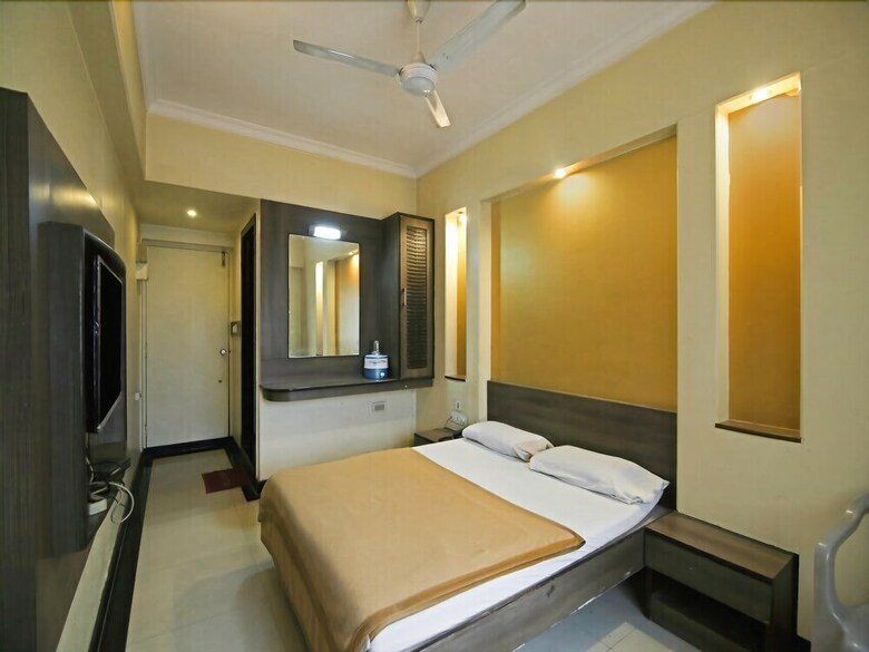 Hotel Royal Regency Lodge