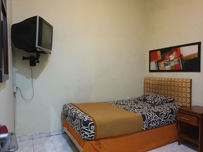 Hostal Oyo 2375 Faris Homestay