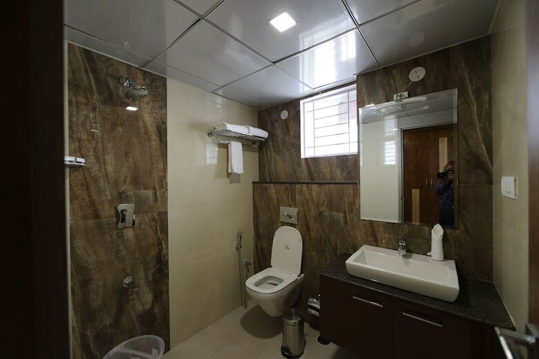 Hotel Aaccord Suites Inn