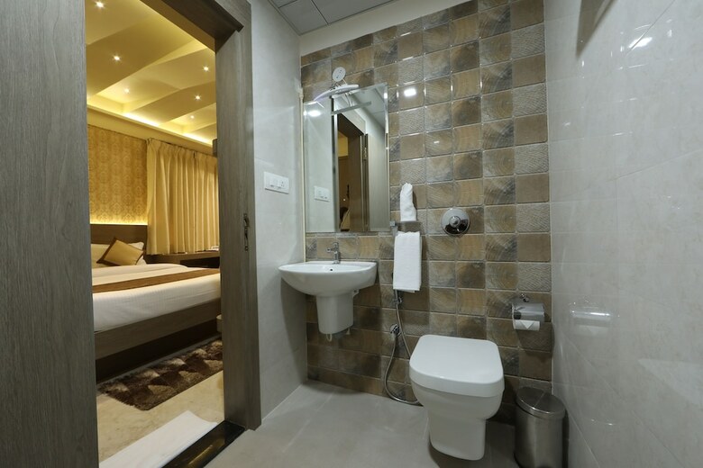 Hotel Aaccord Suites Inn