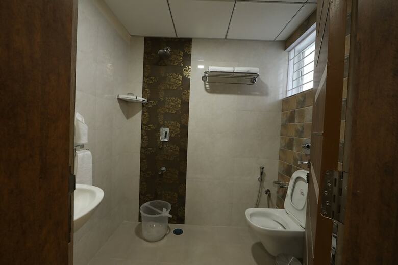 Hotel Aaccord Suites Inn