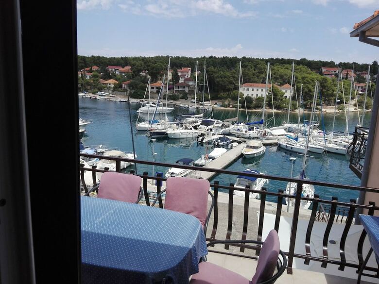Apartments Dora Vrboska Island Hvar