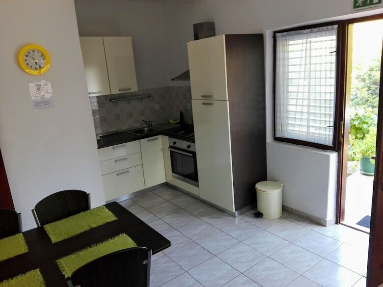 Apartments Dora Vrboska Island Hvar