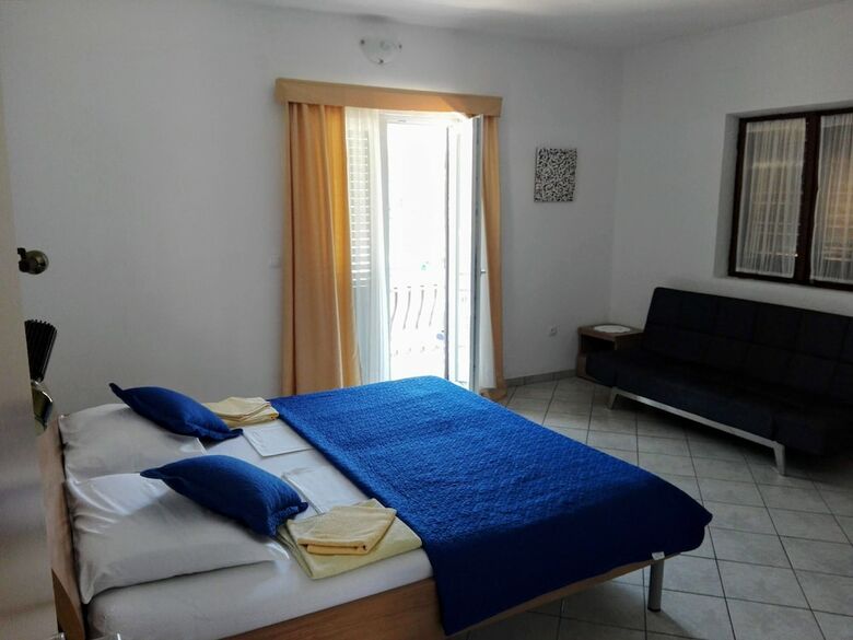 Apartments Dora Vrboska Island Hvar