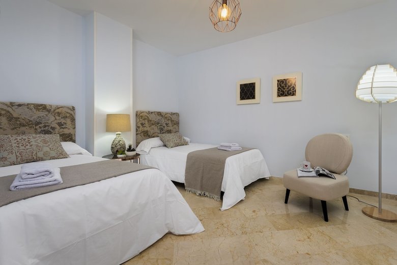 Apartamento Wonderful 4 Bd Aprt Prime Location. Tablas