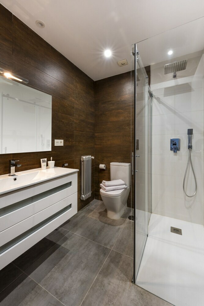 Apartamento Wonderful 4 Bd Aprt Prime Location. Tablas