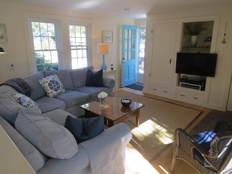 46 Fairview Drive South - Three Bedroom House